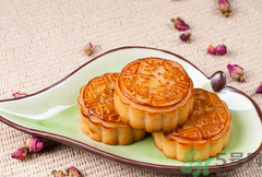 吃月餅可以喝豆?jié){嗎?吃月餅?zāi)芎榷節(jié){嗎? 吃月餅可以喝豆?jié){嗎?吃月餅?zāi)芎榷節(jié){嗎?