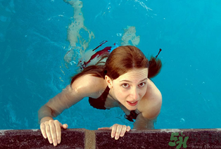 有宮頸炎可以去游泳嗎？宮頸炎患者游泳的危害