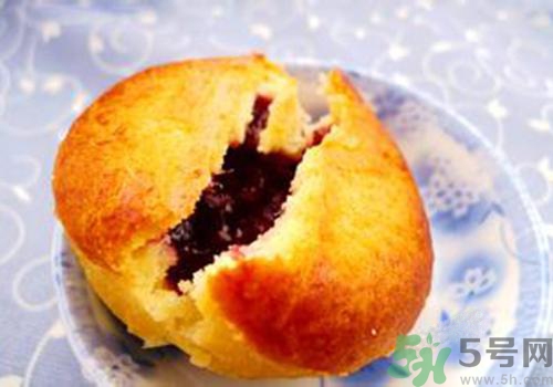 月餅裂開了是怎么回事？月餅開裂了可以吃嗎？