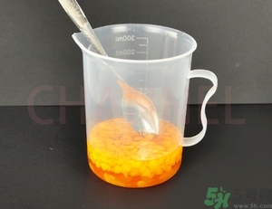 潤(rùn)唇膏怎么做？潤(rùn)唇膏自制方法