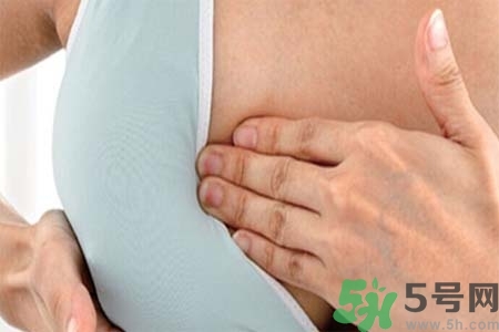 乳房上有硬塊怎么辦？乳房有硬塊的病因是什么？