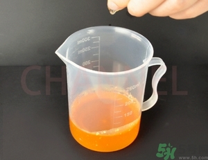 潤(rùn)唇膏怎么做？潤(rùn)唇膏自制方法