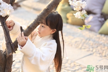 11歲女孩胸部發(fā)育正常嗎？11歲女生的標(biāo)準(zhǔn)胸圍是多少？