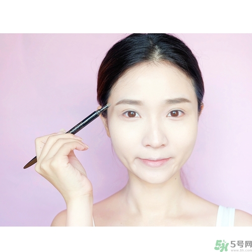 崔雪莉妝容化妝教程 夏天出門化什么妝好？