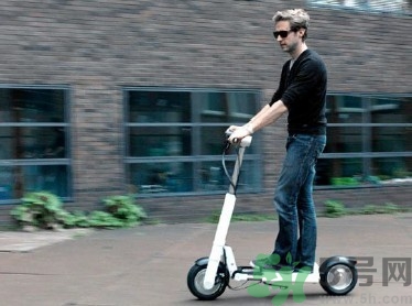 電動滑板怎么玩?電動滑板車能在馬路上玩嗎 電動滑板怎么玩?電動滑板車能在馬路上玩嗎