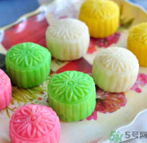 冰皮月餅放冰箱變硬怎么回事？冰皮月餅放冷藏還是冷凍？？