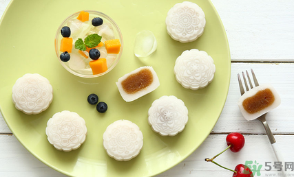 冰皮月餅放冰箱變硬怎么回事？冰皮月餅放冷藏還是冷凍？？