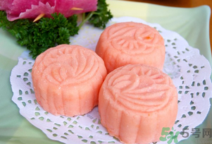 冰皮月餅放冰箱變硬怎么回事？冰皮月餅放冷藏還是冷凍？？