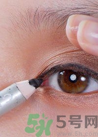 眼線怎么畫好看圖解？單眼皮怎么畫眼線好看？