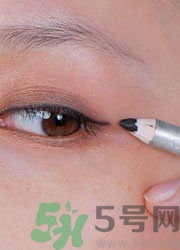 眼線怎么畫好看圖解？單眼皮怎么畫眼線好看？