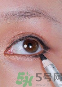 眼線怎么畫好看圖解？單眼皮怎么畫眼線好看？