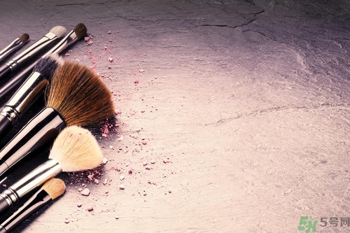 眼線筆和眼線液哪個(gè)好用？眼線筆和眼線膠筆有什么區(qū)別？