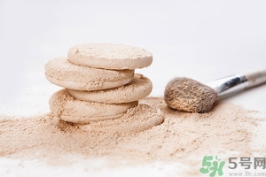 bb霜弄衣服上怎么洗？bb霜弄到白色衣服上怎么辦？