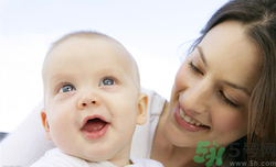 女人產(chǎn)后脫發(fā)是什么原因？產(chǎn)后脫發(fā)嚴重怎么辦？