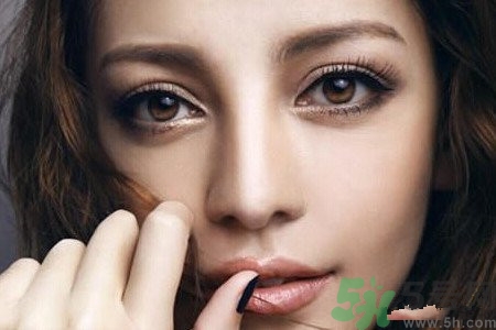 眼影能當(dāng)鼻影用嗎?眼影當(dāng)鼻影用可以嗎 眼影能當(dāng)鼻影用嗎?眼影當(dāng)鼻影用可以嗎