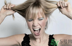 產(chǎn)后多久開始掉頭發(fā)？產(chǎn)后脫發(fā)會持續(xù)多久？