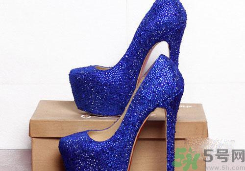 扁平足可以穿高跟鞋嗎？扁平足適合穿什么鞋？