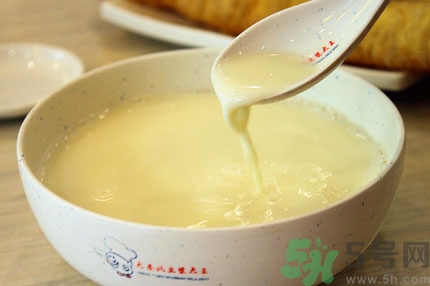 吃葡萄可以喝豆?jié){嗎?葡萄能和豆?jié){一起吃嗎? 吃葡萄可以喝豆?jié){嗎?葡萄能和豆?jié){一起吃嗎?