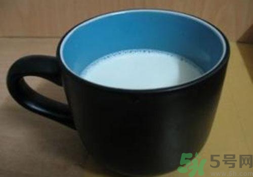 喝純牛奶會上火嗎？喝純牛奶有什么壞處？