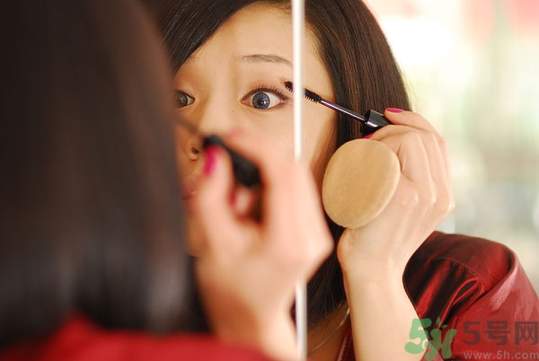 眼影可以當(dāng)眉粉用嗎？眼影可以當(dāng)鼻影用嗎？