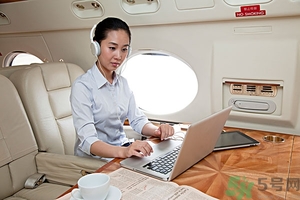 飛機(jī)上可以吃月餅嗎?飛機(jī)要吃東西會(huì)被說嗎 飛機(jī)上可以吃月餅嗎?飛機(jī)要吃東西會(huì)被說嗎