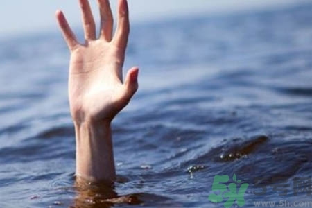 溺水怎么辦？溺水如何自救？