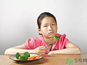 寶寶挑食不愛吃飯?jiān)趺崔k？寶寶挑食怎么辦？