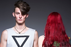 頭發(fā)染多了有什么危害？染什么顏色的頭發(fā)顯皮膚白？