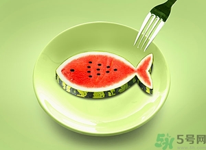 凍成冰的西瓜能吃嗎？吃西瓜拉肚子是怎么回事？