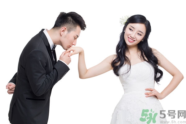 第一次接吻怎么接？和男生接吻沒感覺怎么辦？