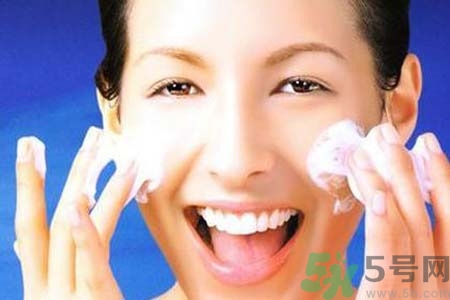 太陽(yáng)穴長(zhǎng)痘是怎么回事？太陽(yáng)穴長(zhǎng)痘的原因是什么？