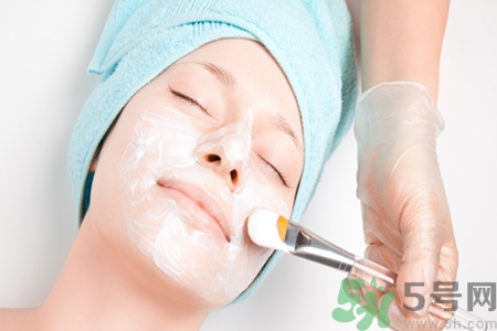 鼻子兩側長痘的原因是什么？如何去除鼻子兩側的痘？