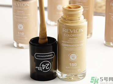 粉底液可以直接涂臉上嗎？粉底液用什么上妝最好？