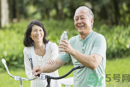 怎么洗掉水果上的農(nóng)藥？農(nóng)藥殘留的危害有哪些？