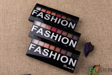 眼影里面的亮粉有害嗎？眼影里有滑石粉有害嗎？