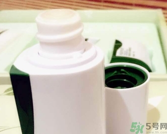 韓后茶蕊嫩白系列適合什么膚質(zhì)？韓后茶蕊baby白適合敏感肌嗎？