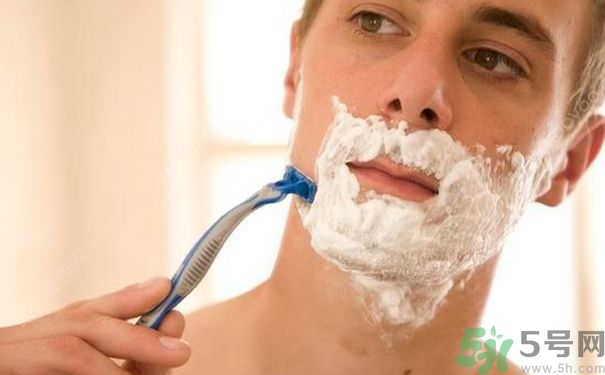 15歲男孩可以刮胡子嗎？15歲男孩經(jīng)常流鼻血怎么回事？