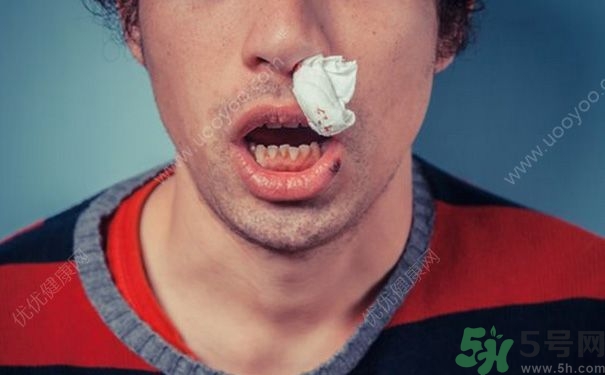 15歲男孩可以刮胡子嗎？15歲男孩經(jīng)常流鼻血怎么回事？