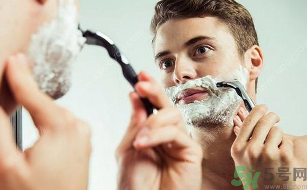 15歲男孩可以刮胡子嗎？15歲男孩經(jīng)常流鼻血怎么回事？