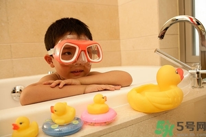 15歲男孩的標(biāo)準(zhǔn)身高應(yīng)該多高？15歲男孩的標(biāo)準(zhǔn)身高體重