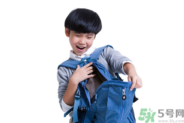 15歲男孩的標(biāo)準(zhǔn)身高應(yīng)該多高？15歲男孩的標(biāo)準(zhǔn)身高體重