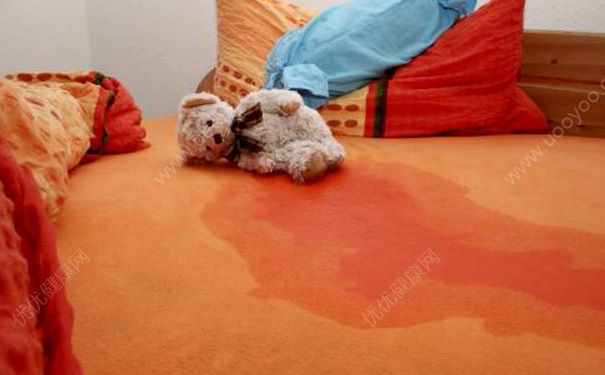 15歲男孩為什么會(huì)尿床？15歲男孩尿床怎么治療？