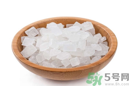 冰糖的功效與作用 冰糖的藥用價值 冰糖的功效與作用 冰糖的藥用價值