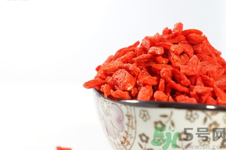 枸杞子泡酒怎么泡？枸杞酒的制作方法是什么？