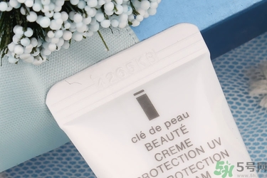 隔離霜用洗面奶能洗掉嗎？涂隔離霜需要卸妝嗎？