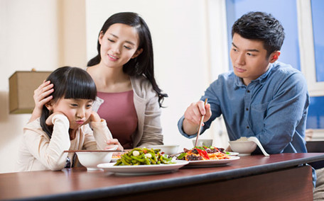 寶寶偏食挑食的原因 寶寶只吃菜不吃飯?jiān)趺崔k