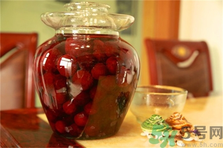 楊梅酒的功效與作用 楊梅酒的副作用 楊梅酒的功效與作用 楊梅酒的副作用