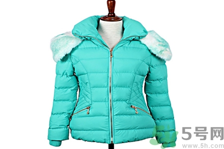 ?羽絨服可以用洗衣機洗嗎？羽絨服上油漬怎么洗？