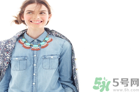 白衣服被染色怎么辦？衣服染色去除小竅門(mén)