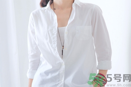 白衣服被染色怎么辦？衣服染色去除小竅門(mén)